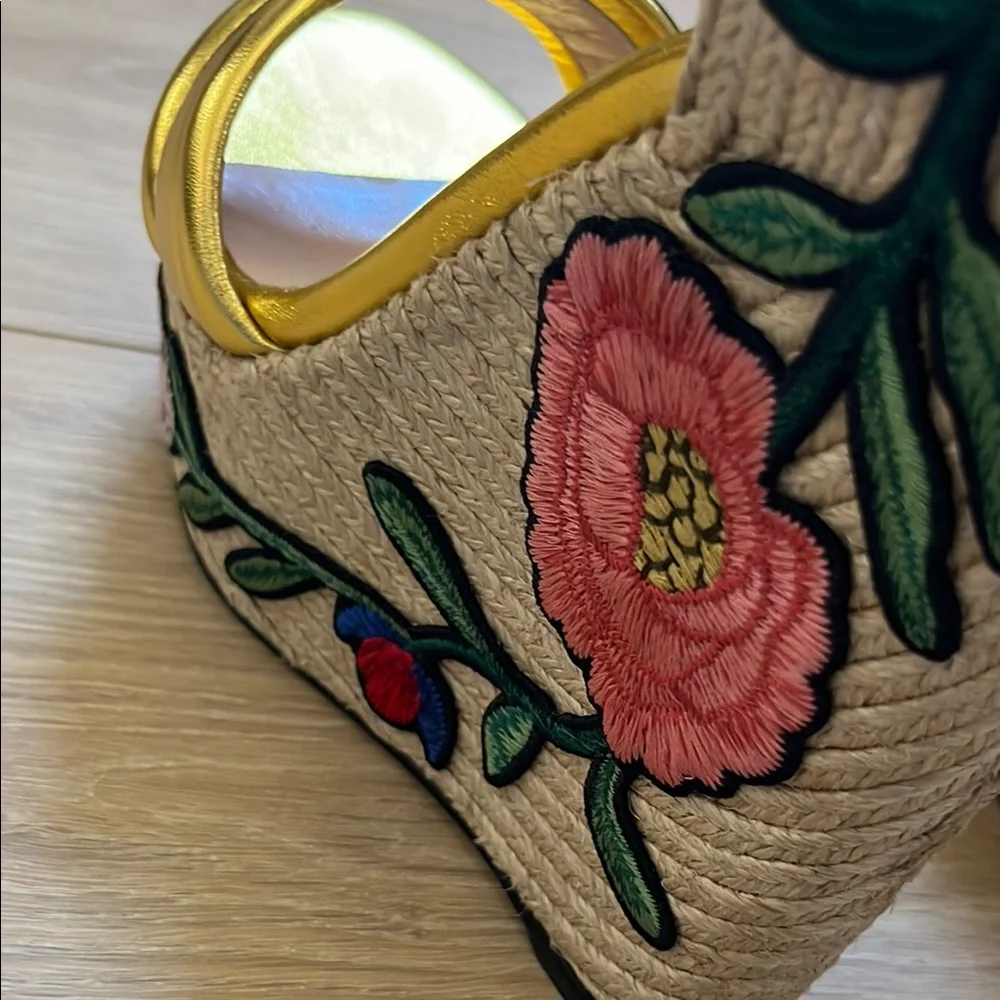 Gucci Gold Wedge Sandals with T-Strap Design Stitch Floral Size 42 - Picture 10 of 15